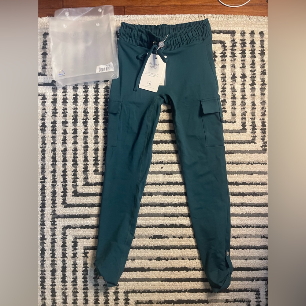 Bombshell Sportswear cargo edge leggings in dark sea size LARGE NWT